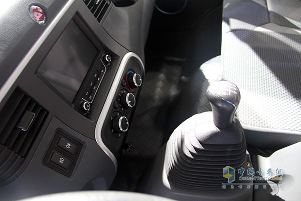 江淮新骏铃 4X2栏板载货车（迈斯福动力）