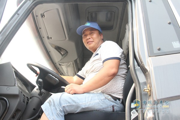 张海涛和他的一汽解放卡车