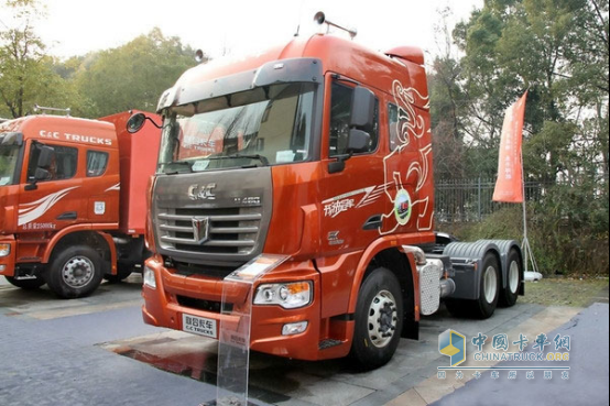 联合卡车 U480牵引车