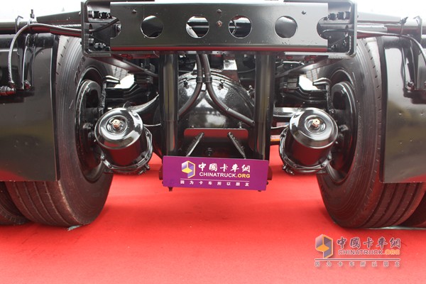广汽日野 6X4 420马力牵引车（外观）