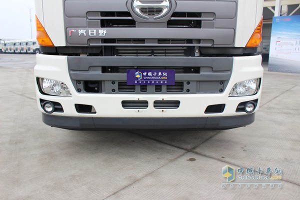 广汽日野 6X4 420马力牵引车（外观）