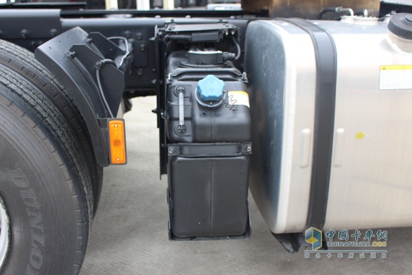 广汽日野 6X4 420马力牵引车（外观）
