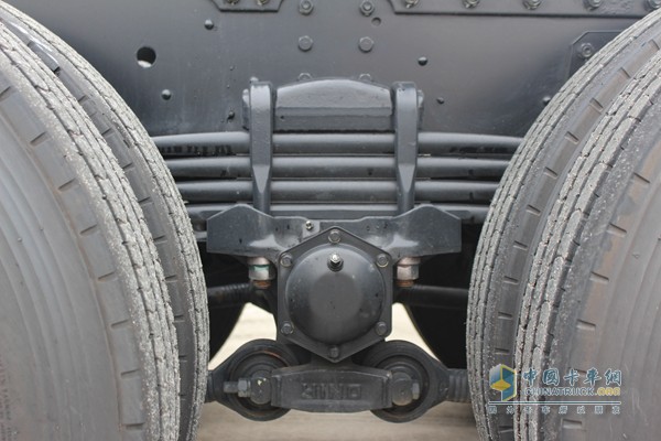 广汽日野 6X4 420马力牵引车（外观）
