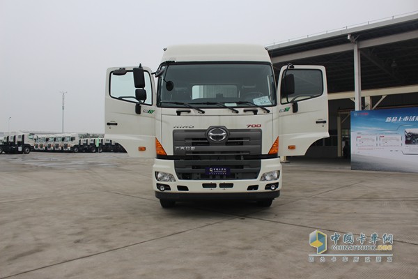 广汽日野 6X4 420马力牵引车（外观）