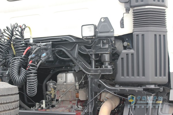 广汽日野 6X4 420马力牵引车（外观）