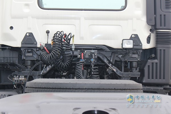 广汽日野 6X4 420马力牵引车（外观）