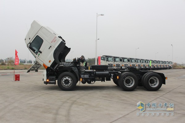 广汽日野 6X4 420马力牵引车（外观）