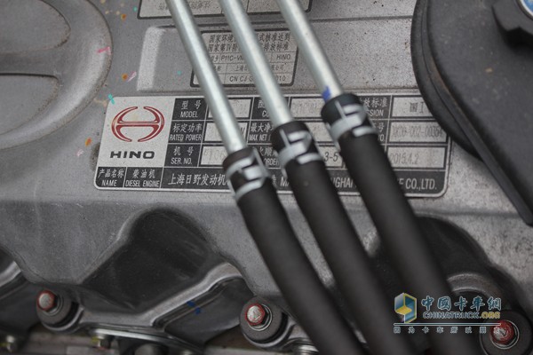 广汽日野 6X4 420马力牵引车（外观）