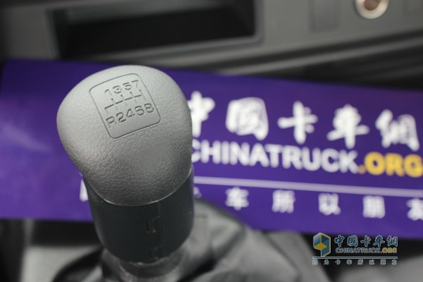 广汽日野 6X4 420马力牵引车（内饰）