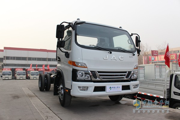 江淮新骏铃 160马力 4X2 载货车
