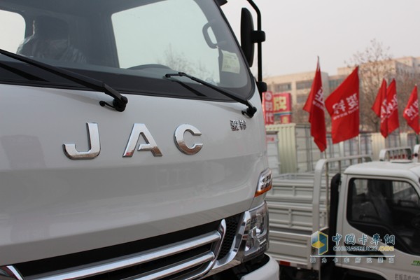 江淮新骏铃 160马力 4X2 载货车