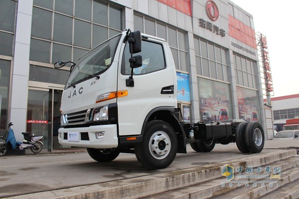 江淮新骏铃 160马力 4X2 载货车