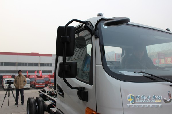 江淮新骏铃 160马力 4X2 载货车
