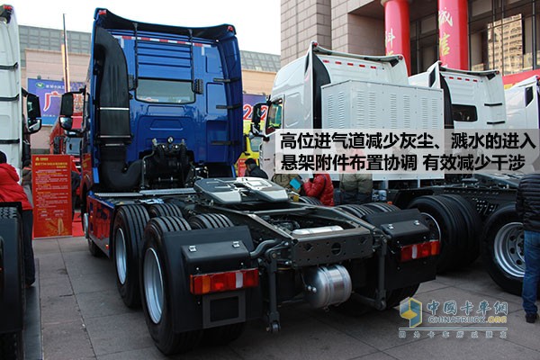 中国重汽HOWO-T7H 540马力6X4牵引车