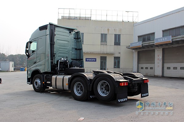 沃尔沃新FH 500马力 6x2 牵引车