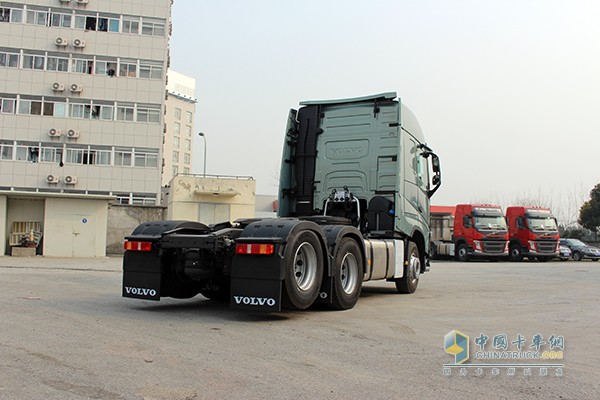 沃尔沃新FH 500马力 6x2 牵引车