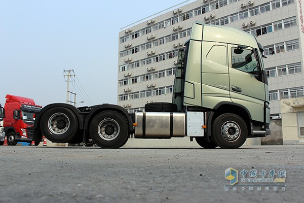 沃尔沃新FH 500马力 6x2 牵引车