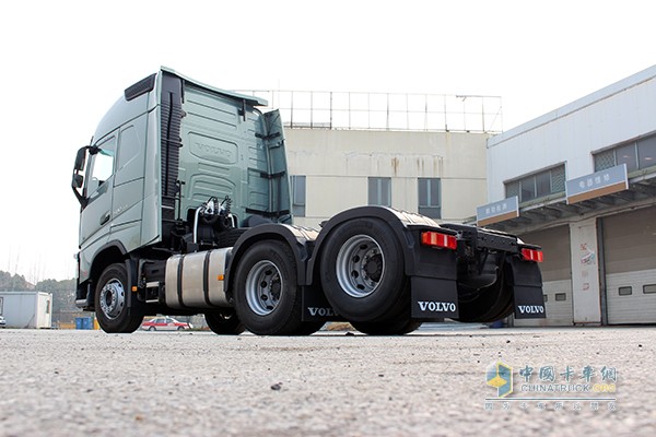 沃尔沃新FH 500马力 6x2 牵引车