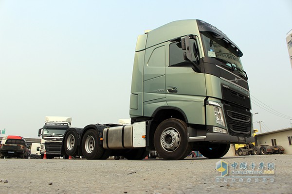 沃尔沃新FH 500马力 6x2 牵引车