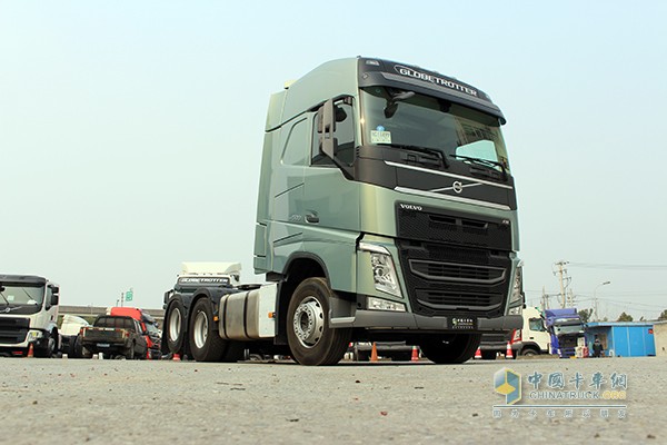 沃尔沃新FH 500马力 6x2 牵引车