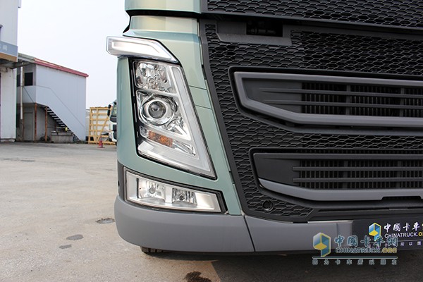 沃尔沃新FH 500马力 6x2 牵引车