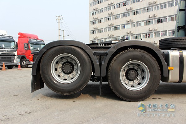 沃尔沃新FH 500马力 6x2 牵引车