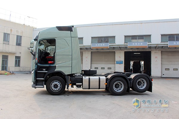 沃尔沃新FH 500马力 6x2 牵引车
