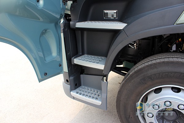 沃尔沃新FH 500马力 6x2 牵引车