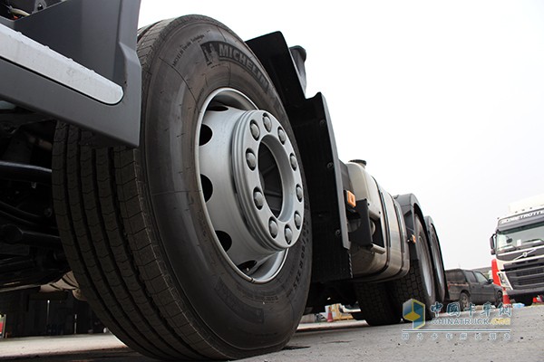 沃尔沃新FH 500马力 6x2 牵引车