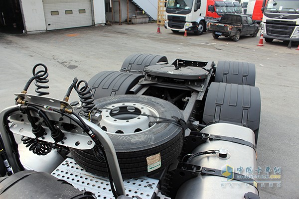 沃尔沃新FH 500马力 6x2 牵引车