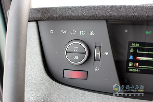 沃尔沃新FH 500马力 6x2 牵引车