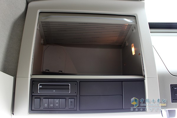 沃尔沃新FH 500马力 6x2 牵引车