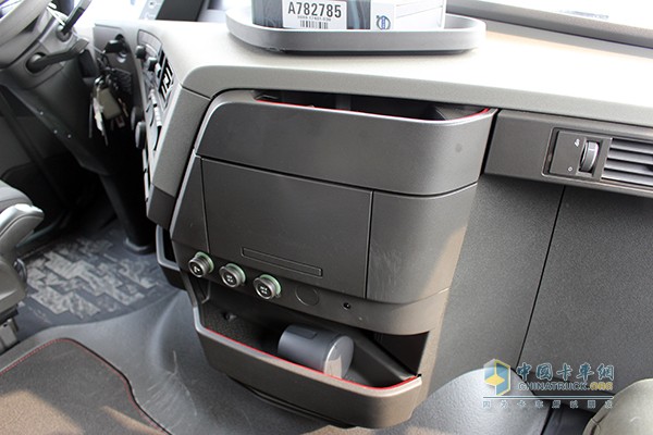沃尔沃新FH 500马力 6x2 牵引车