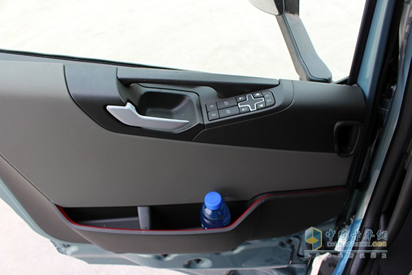 沃尔沃新FH 500马力 6x2 牵引车