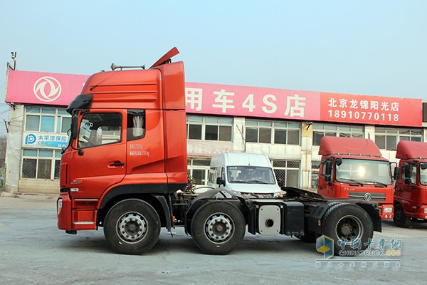 东风天龙 375马力 6X2牵引车