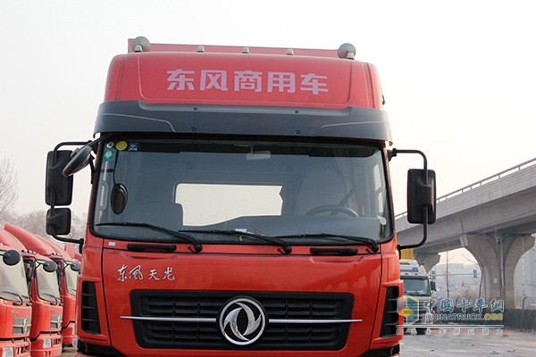 东风天龙 375马力 6X2牵引车
