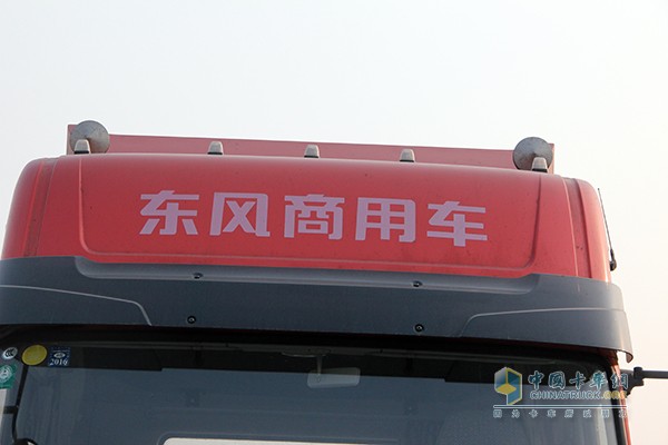 东风天龙 375马力 6X2牵引车