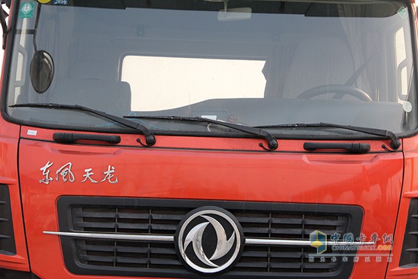 东风天龙 375马力 6X2牵引车