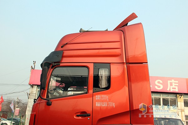 东风天龙 375马力 6X2牵引车