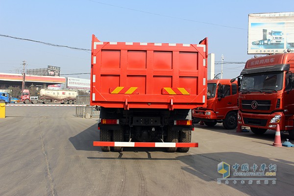 东风大力神 350马力 8X4自卸车