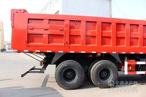 东风大力神 350马力 8X4自卸车