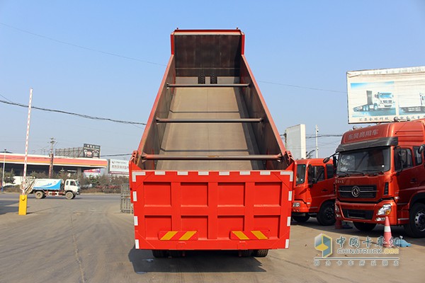 东风大力神 350马力 8X4自卸车