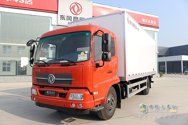 东风天锦 160马力 4X2厢式冷藏车