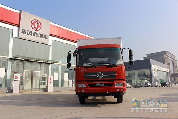 东风天锦 160马力 4X2厢式冷藏车