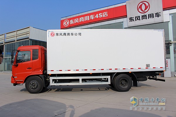 东风天锦 160马力 4X2厢式冷藏车