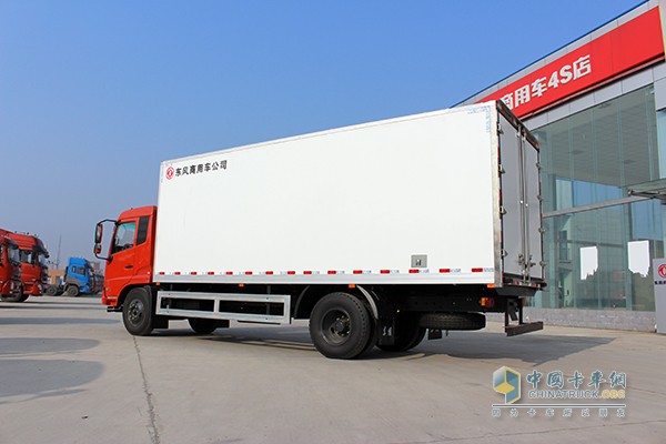 东风天锦 160马力 4X2厢式冷藏车