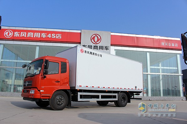 东风天锦 160马力 4X2厢式冷藏车