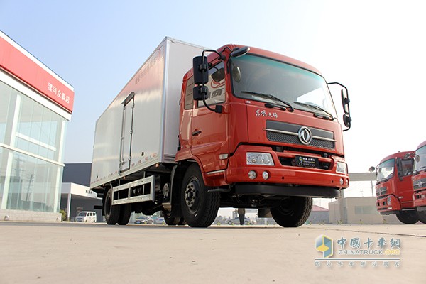 东风天锦 160马力 4X2厢式冷藏车