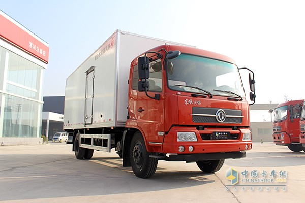 东风天锦 160马力 4X2厢式冷藏车