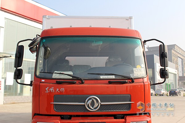 东风天锦 160马力 4X2厢式冷藏车